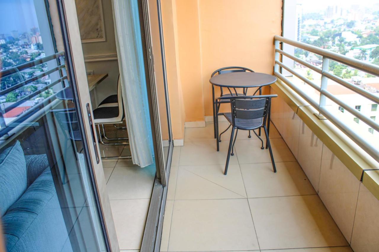 Residence Le Carat Bonapriso Douala Bagian luar foto