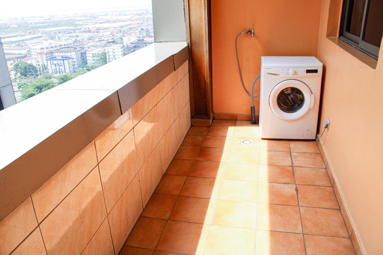 Residence Le Carat Bonapriso Douala Bagian luar foto