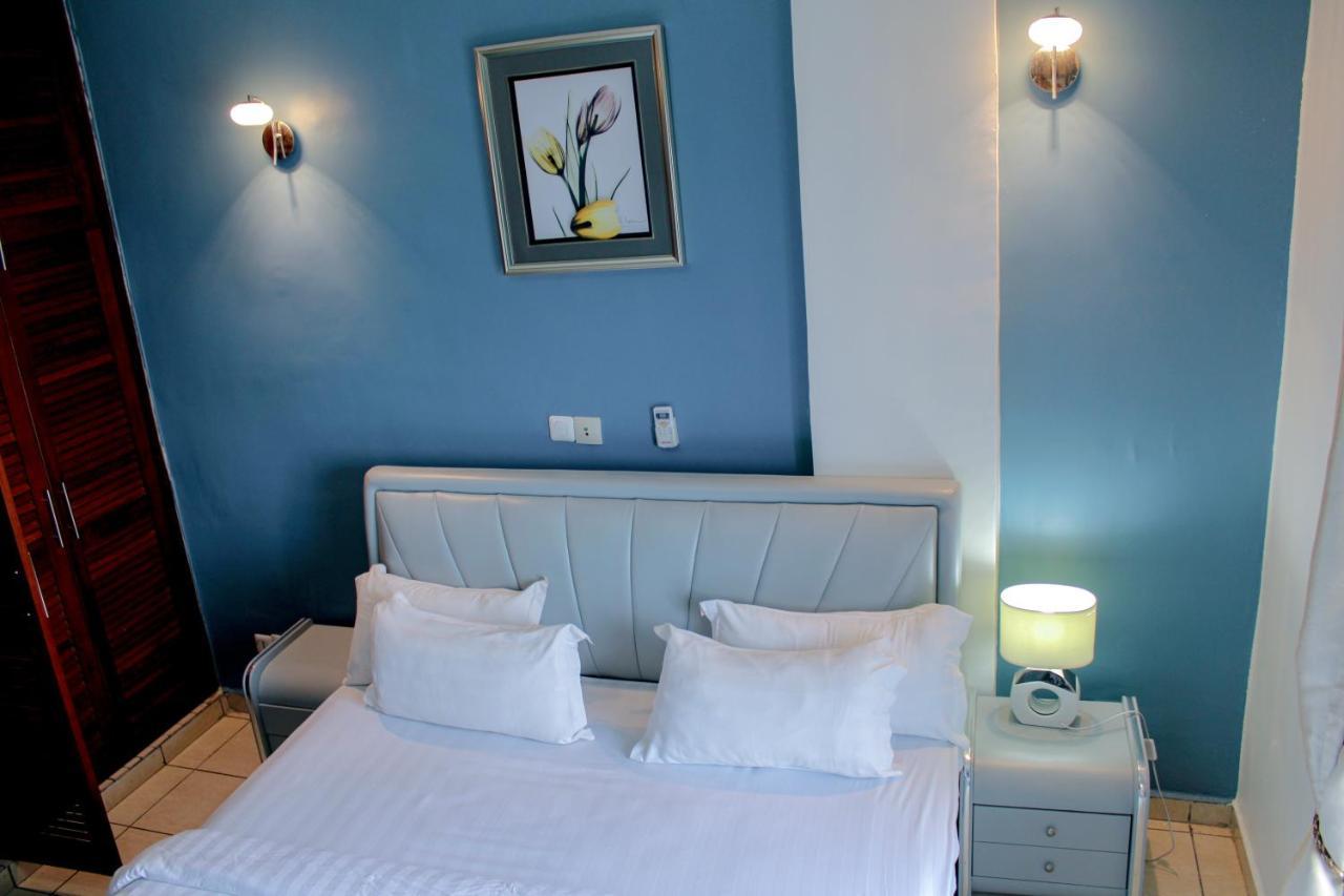 Residence Le Carat Bonapriso Douala Bagian luar foto