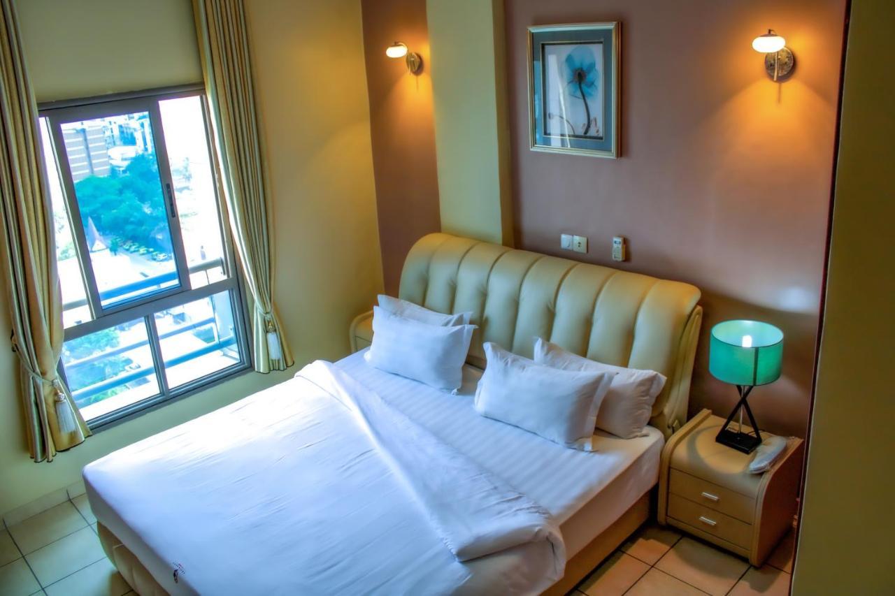 Residence Le Carat Bonapriso Douala Bagian luar foto