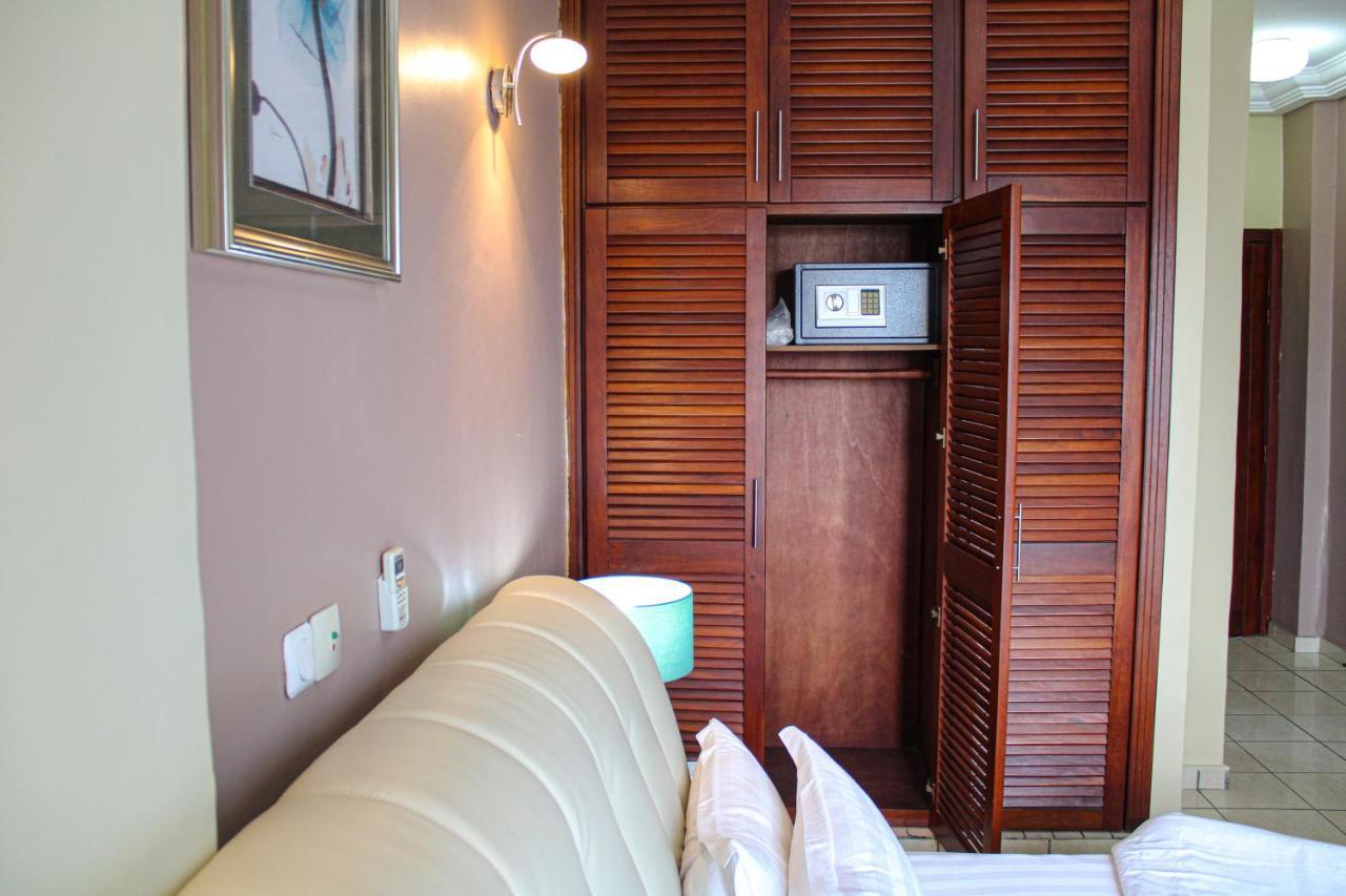Residence Le Carat Bonapriso Douala Bagian luar foto