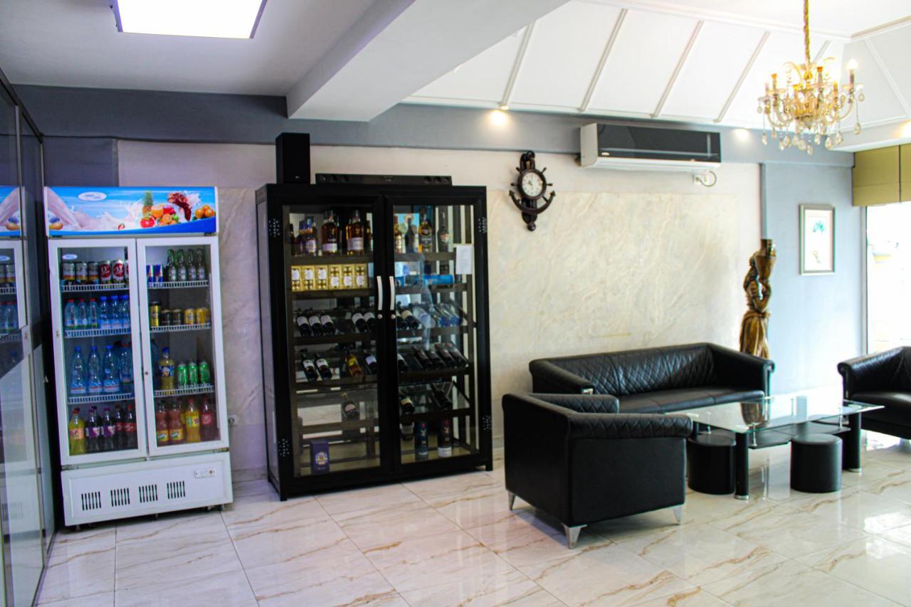 Residence Le Carat Bonapriso Douala Bagian luar foto