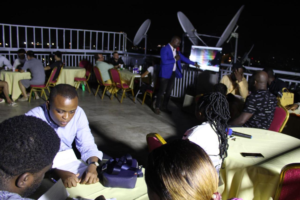 Residence Le Carat Bonapriso Douala Bagian luar foto