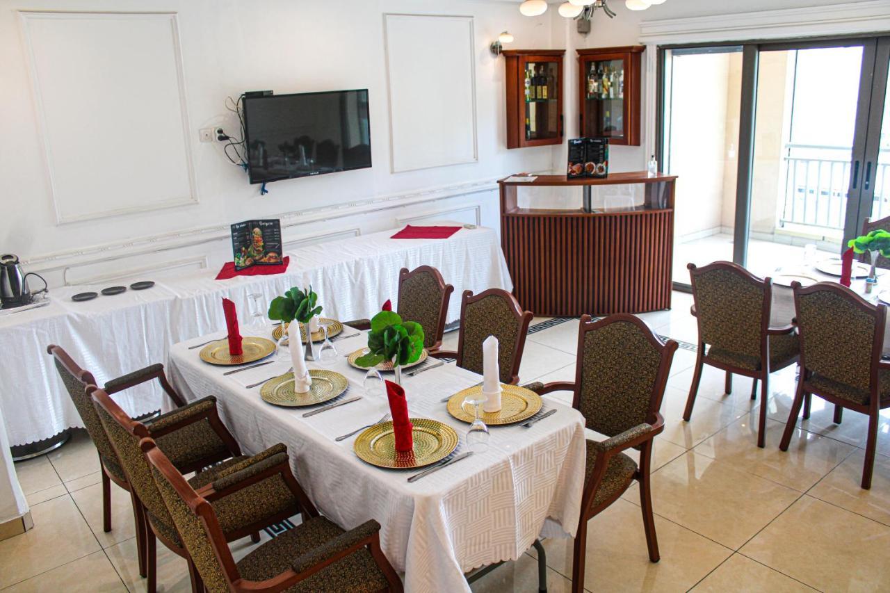 Residence Le Carat Bonapriso Douala Bagian luar foto