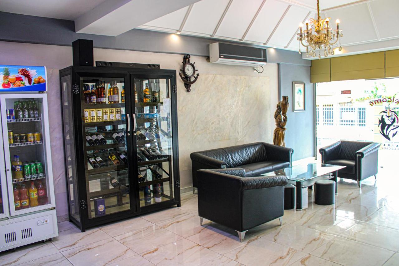 Residence Le Carat Bonapriso Douala Bagian luar foto