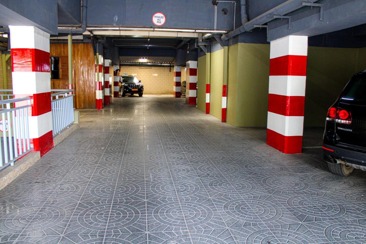 Residence Le Carat Bonapriso Douala Bagian luar foto