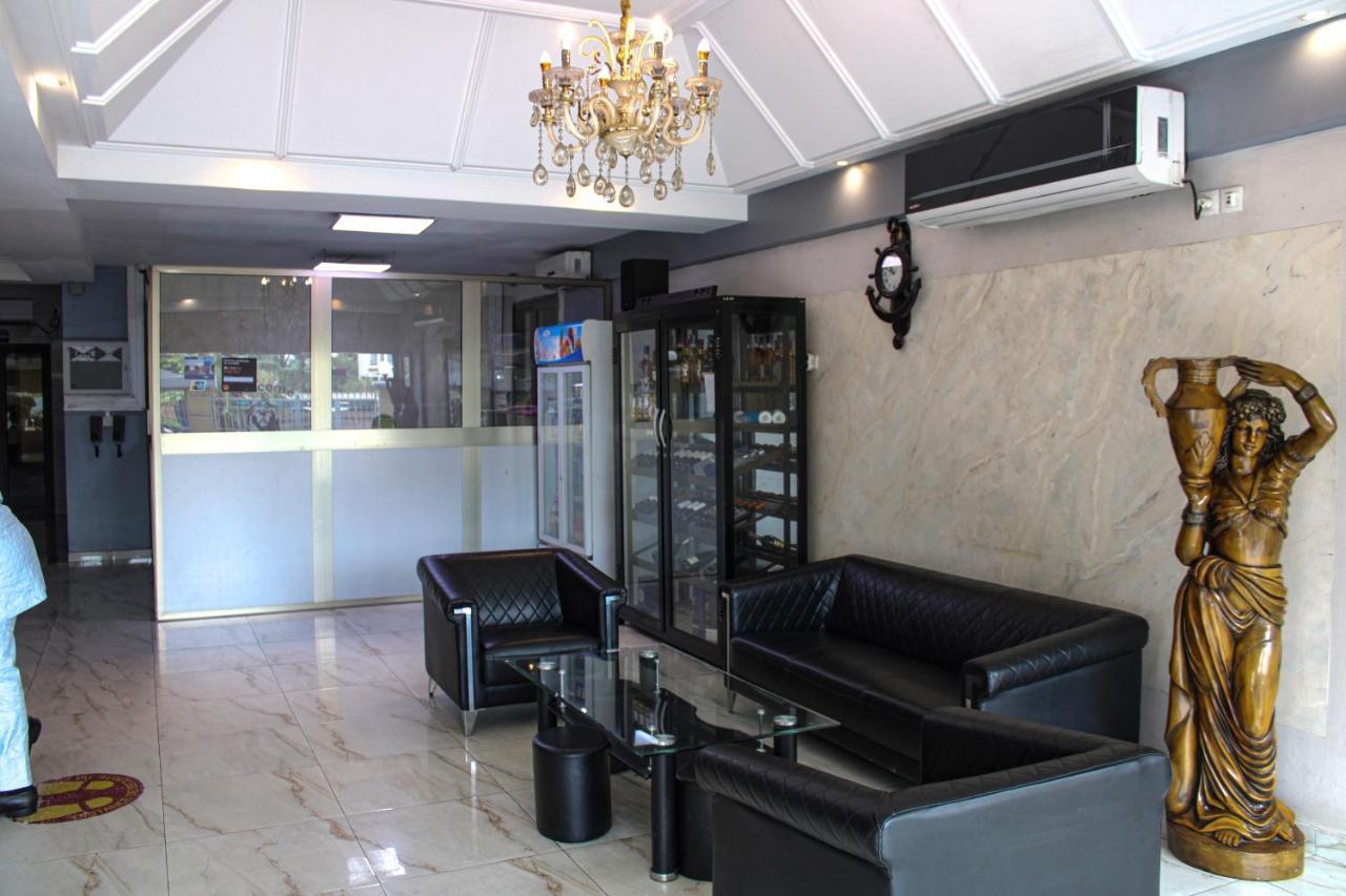 Residence Le Carat Bonapriso Douala Bagian luar foto