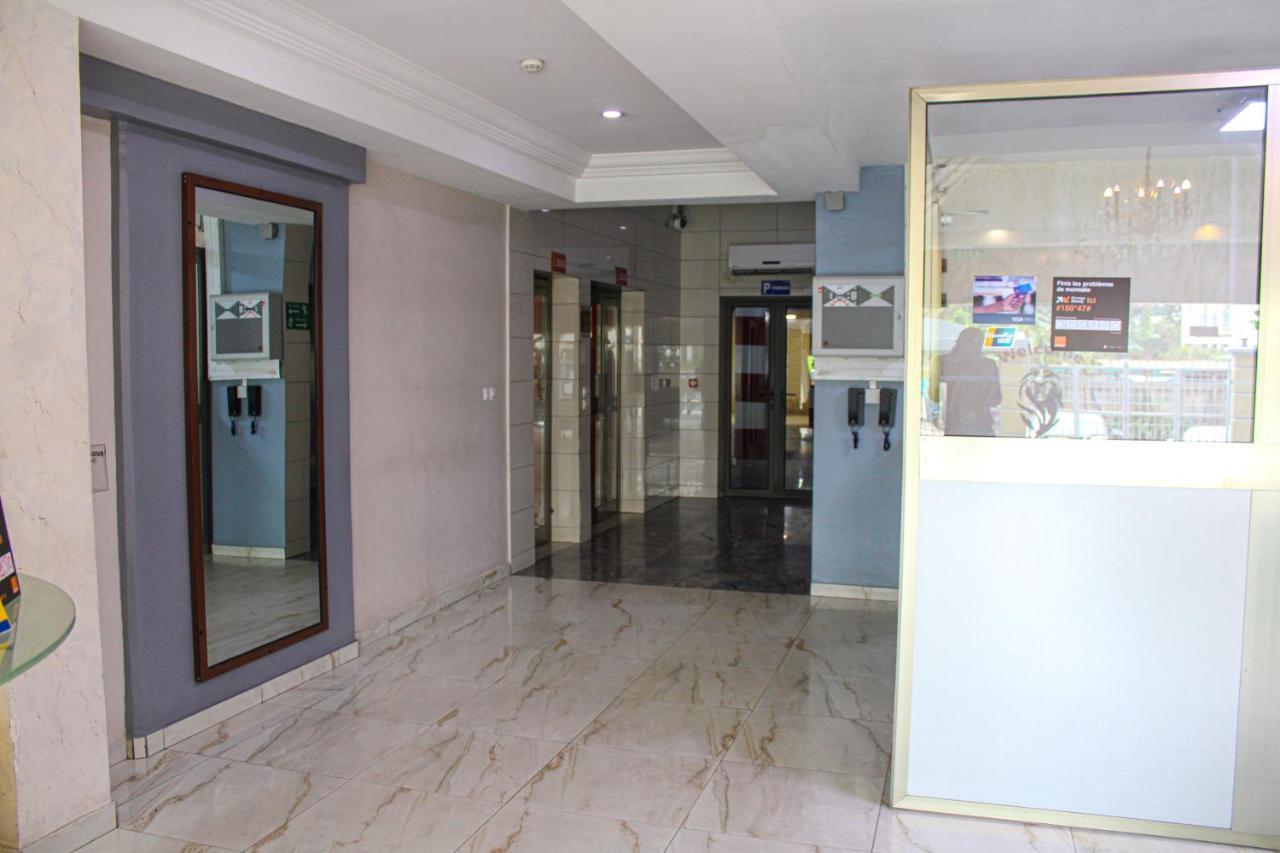 Residence Le Carat Bonapriso Douala Bagian luar foto