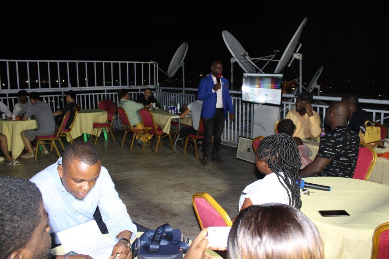 Residence Le Carat Bonapriso Douala Bagian luar foto