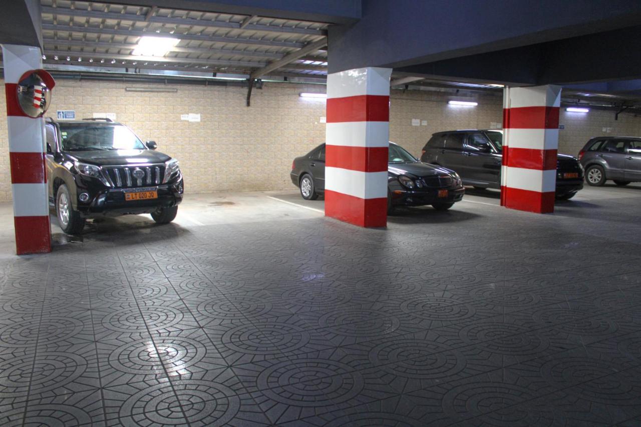 Residence Le Carat Bonapriso Douala Bagian luar foto