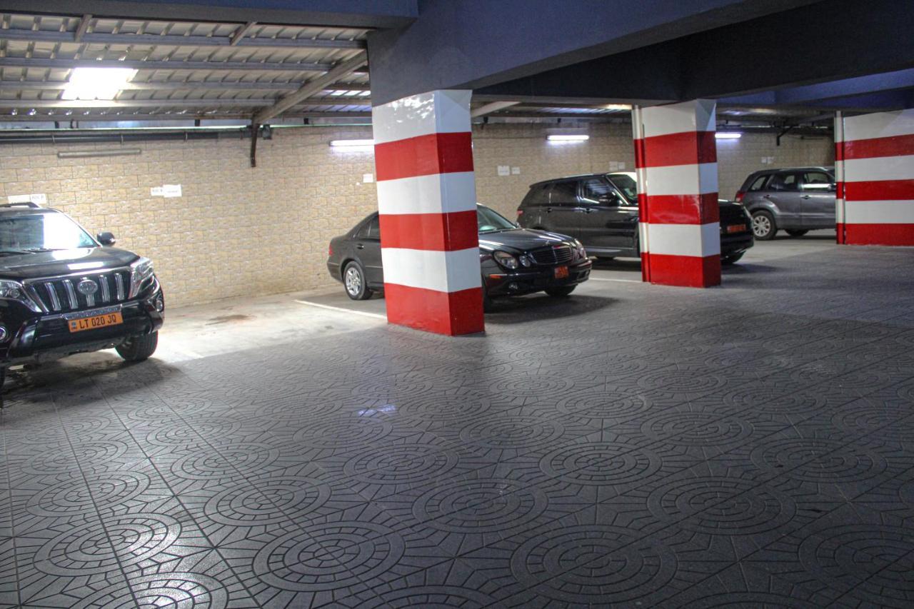 Residence Le Carat Bonapriso Douala Bagian luar foto