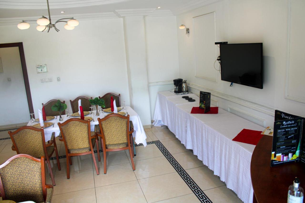 Residence Le Carat Bonapriso Douala Bagian luar foto