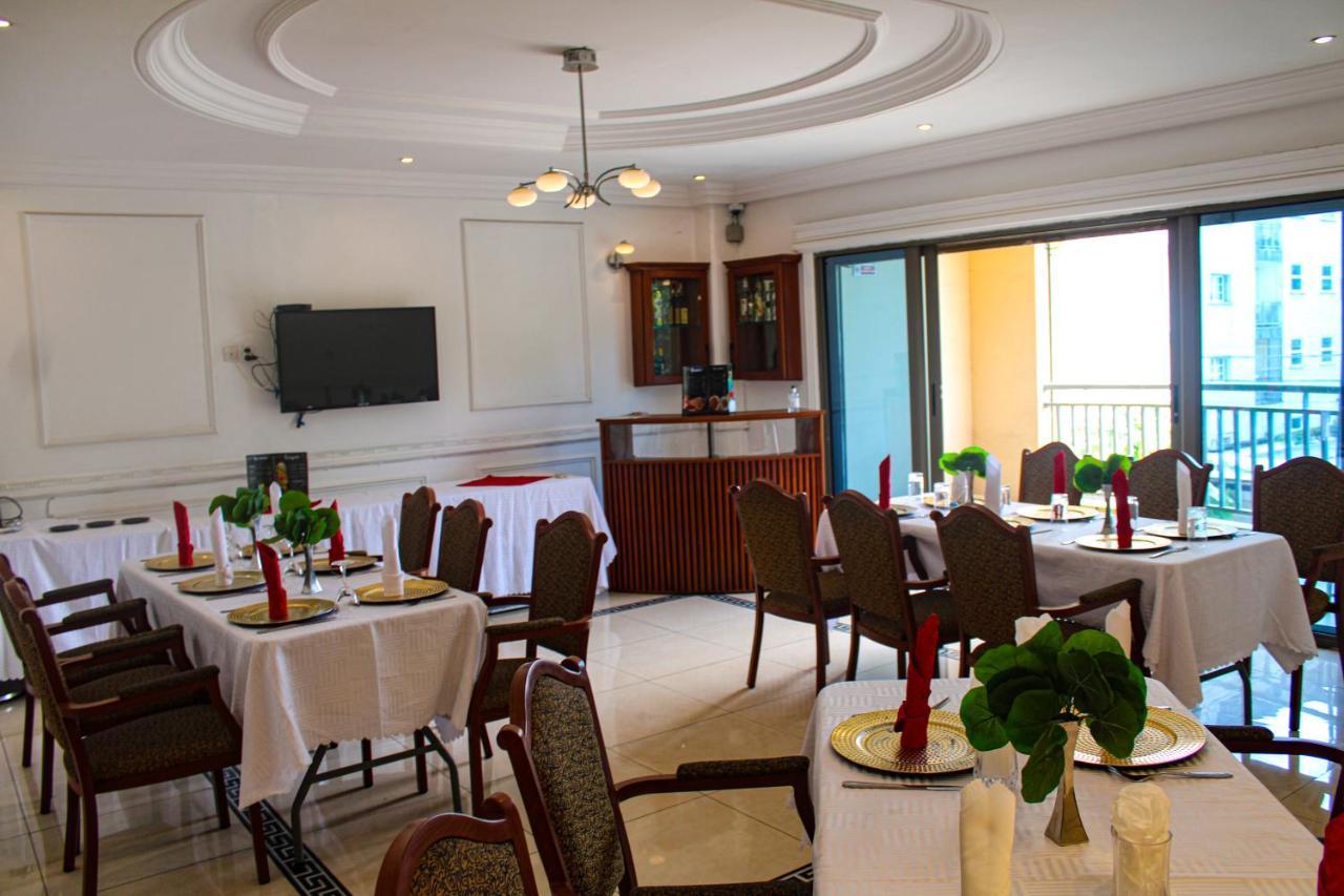 Residence Le Carat Bonapriso Douala Bagian luar foto