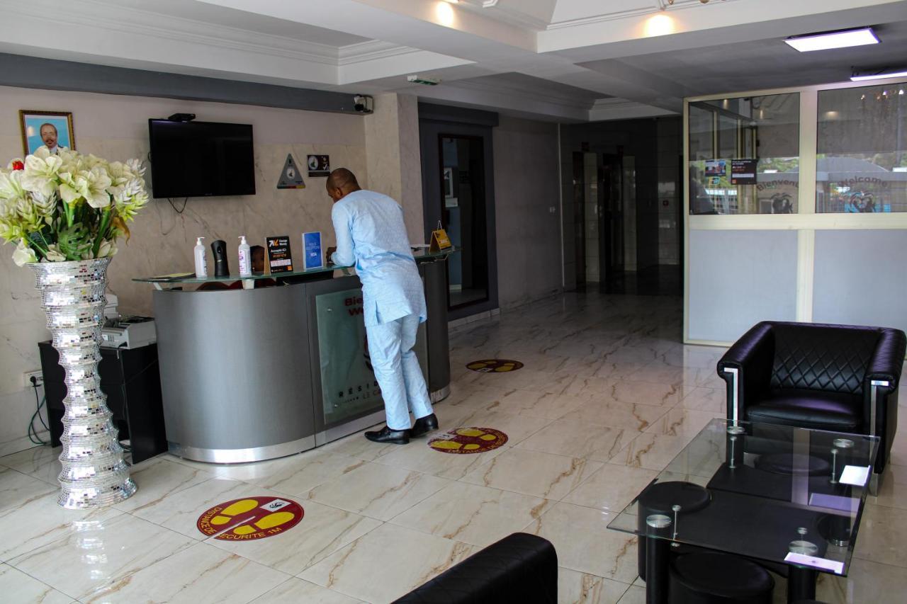 Residence Le Carat Bonapriso Douala Bagian luar foto