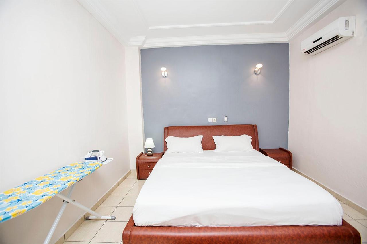 Residence Le Carat Bonapriso Douala Bagian luar foto
